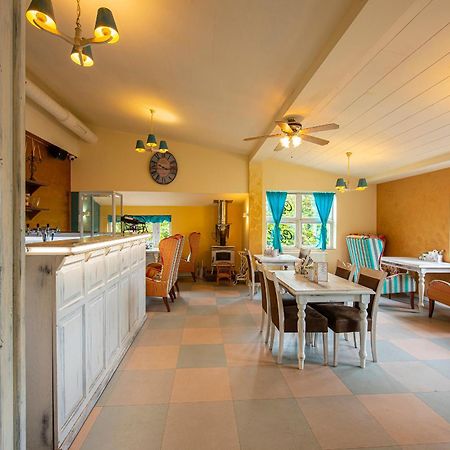 Penzion A Restauracia Lavender Motell Poprad Exteriör bild
