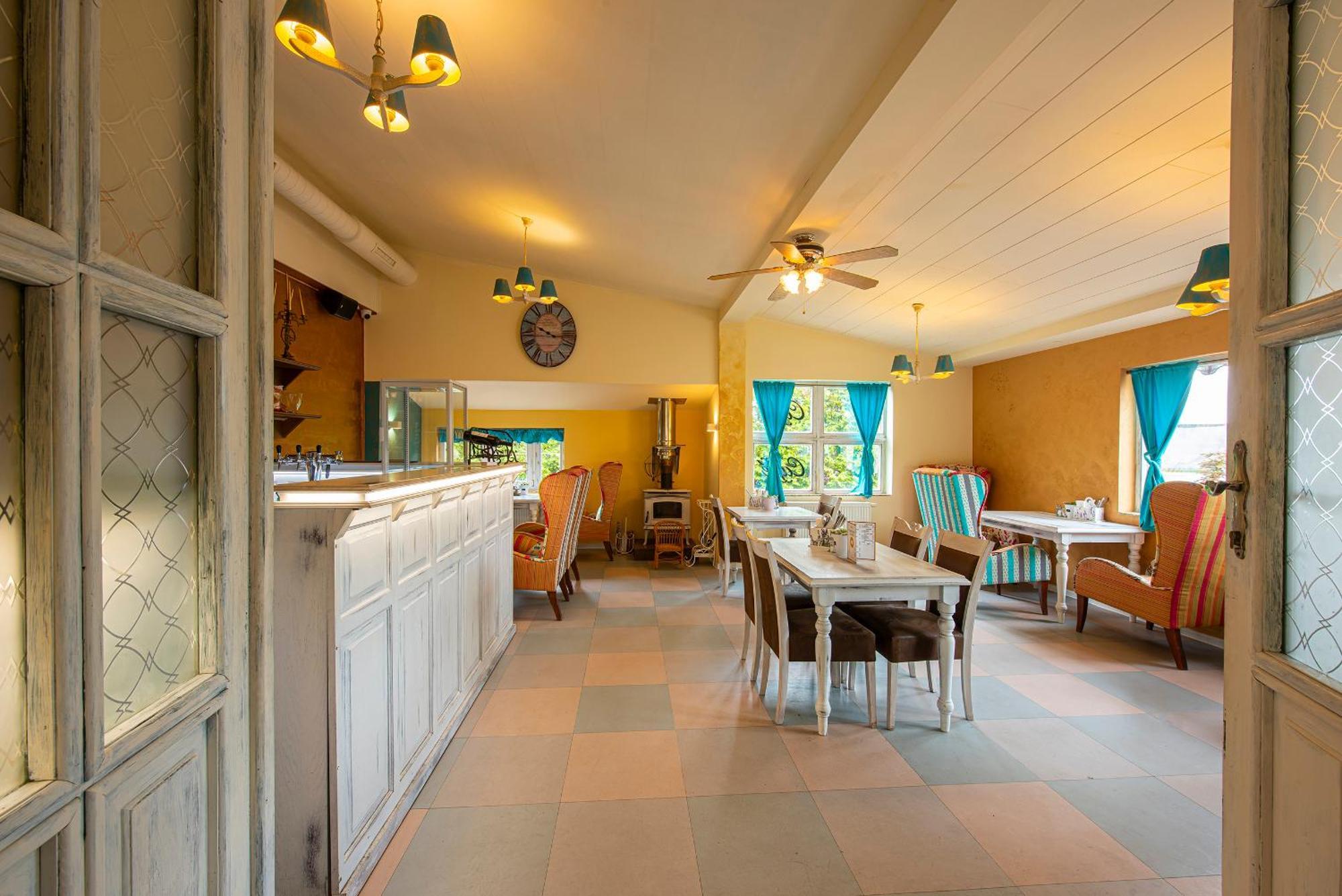 Penzion A Restauracia Lavender Motell Poprad Exteriör bild
