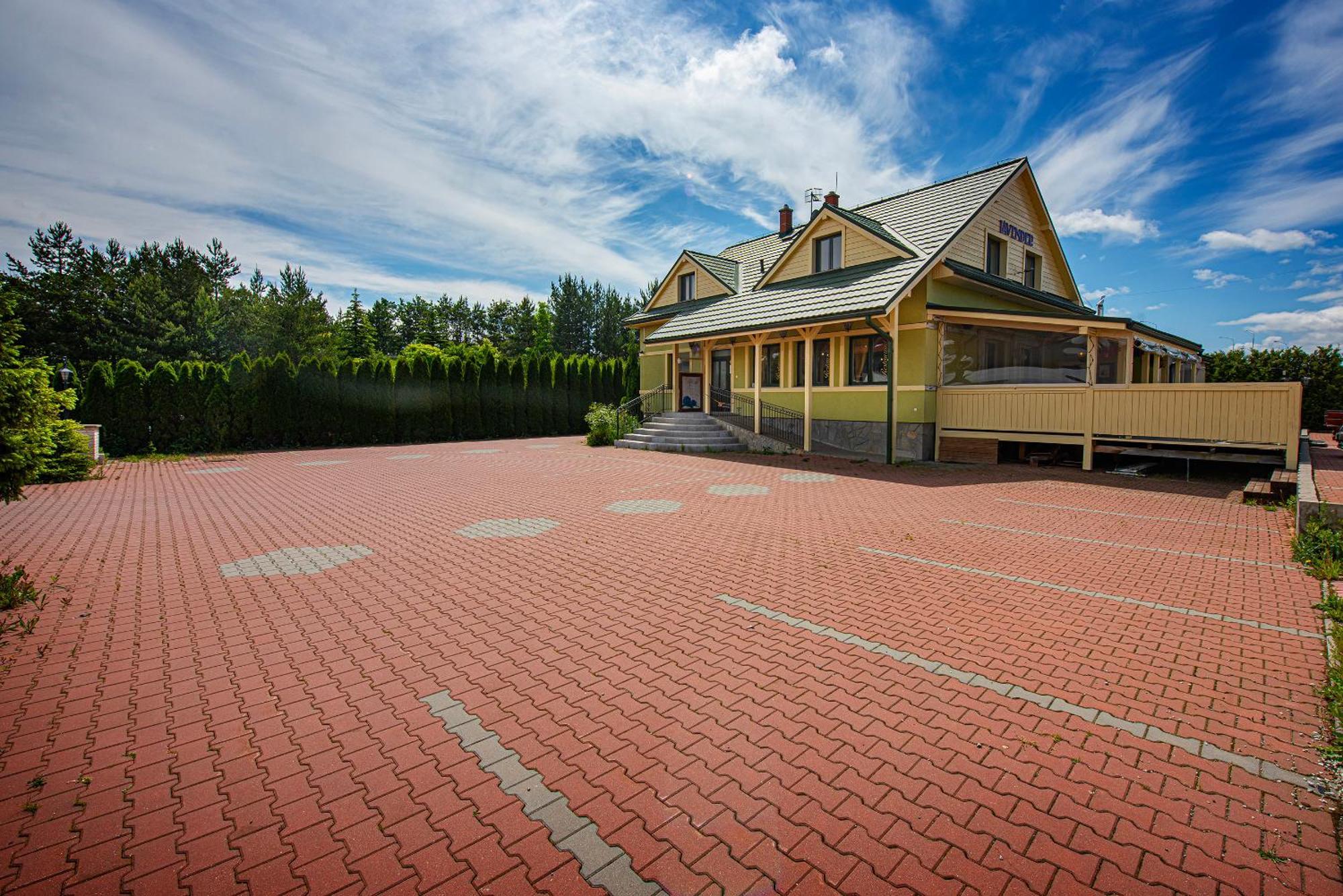 Penzion A Restauracia Lavender Motell Poprad Exteriör bild