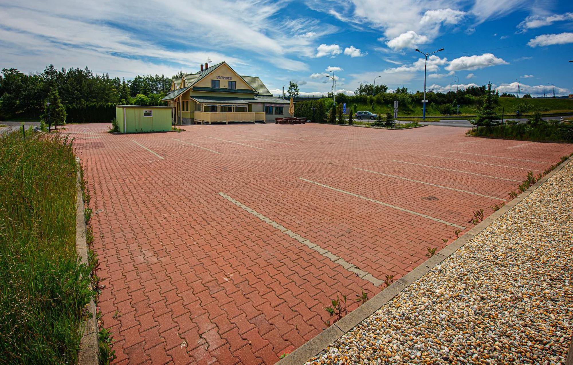 Penzion A Restauracia Lavender Motell Poprad Exteriör bild